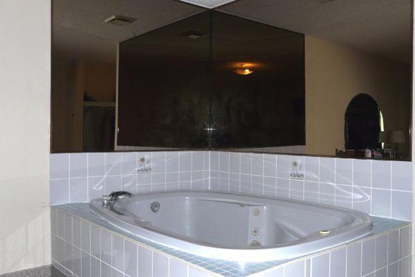 Tropicana Inn Niagara Falls Rum bild